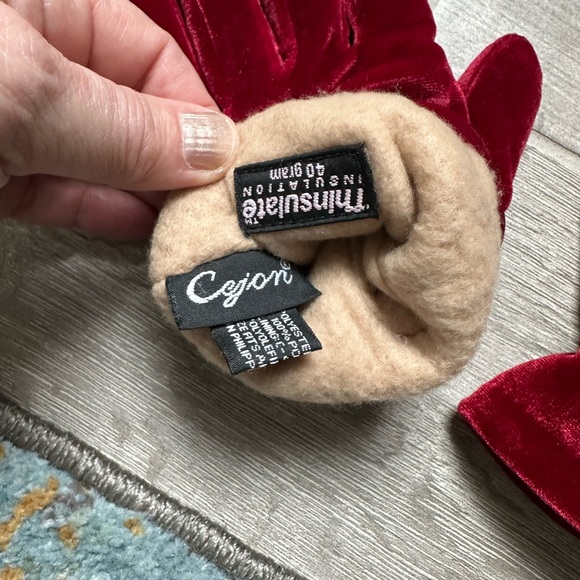 Cejon Red Velvet Gloves with Tan Lining - Thinsulate - Picture 3 of 8